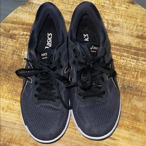 ASICS women’s Black Athletic Shoes size 8.5